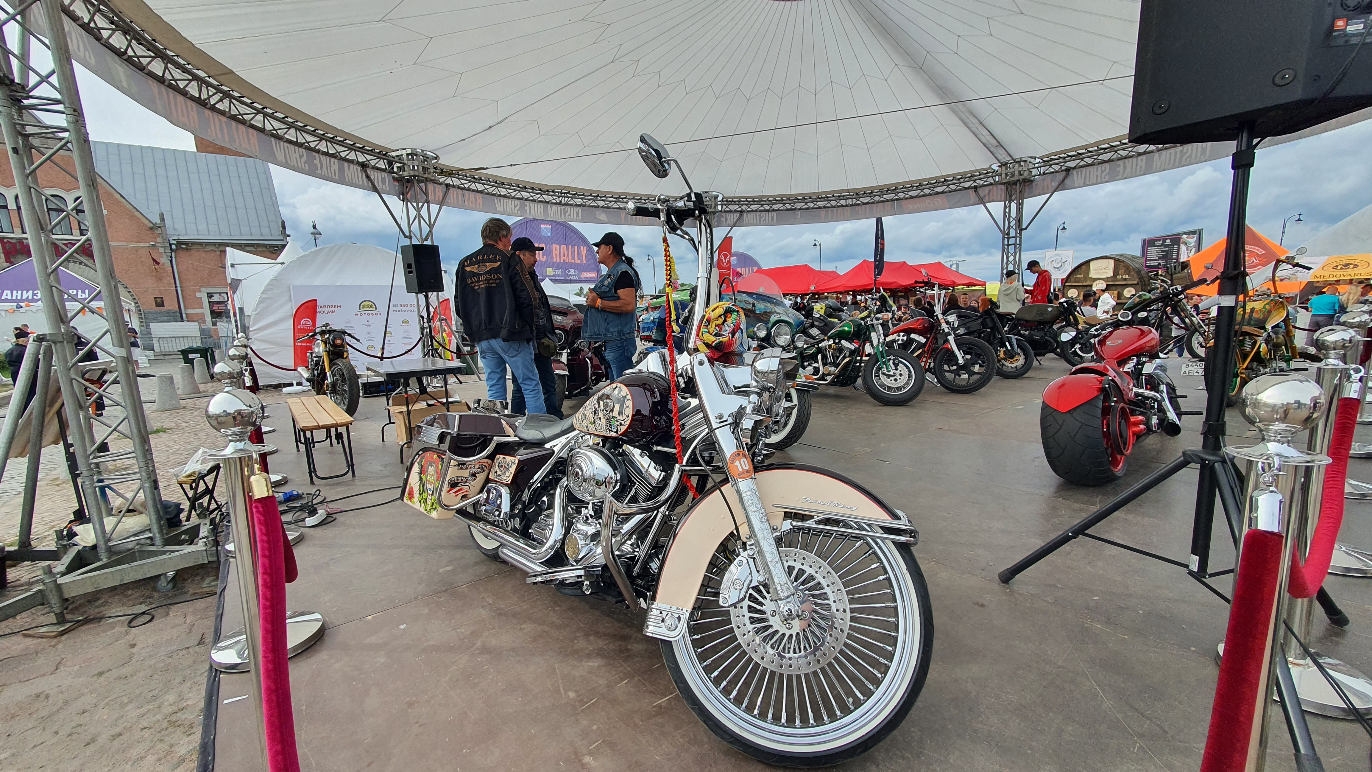 Свыше тысячи мотоциклистов со всей России съехались в Выборг на фестиваль «Балтик Ралли»